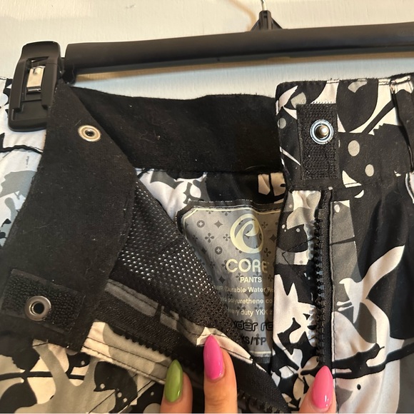 Powder Room (Ripzone) Core Snow Pants - W’s XS - Like New - Winter Camo print - Picture 8 of 8